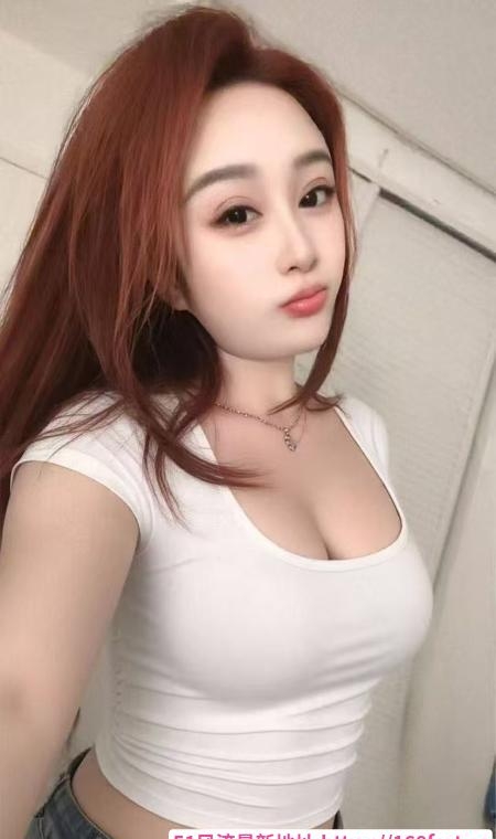 白嫩性感大胸妹妹 2