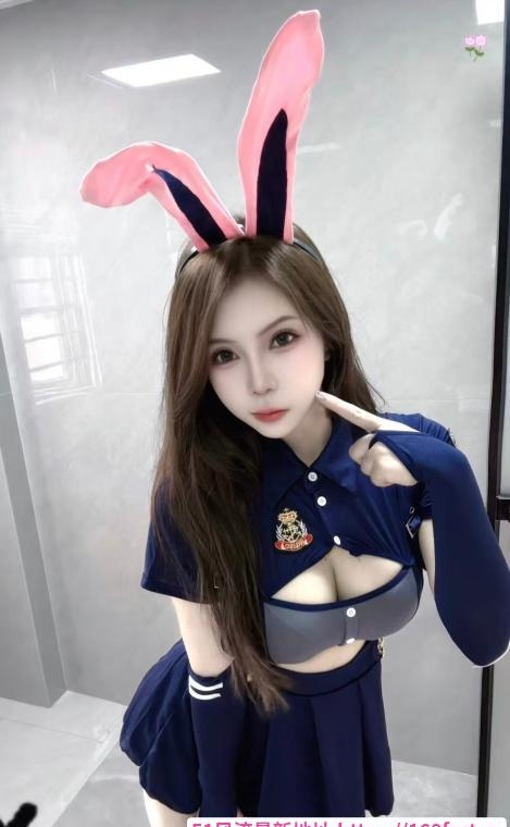 制服大胸小美女 2