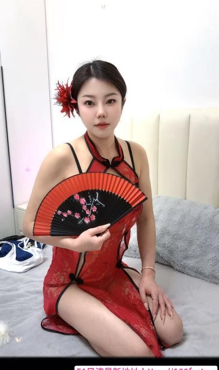 贴心服务小骚货回归 2