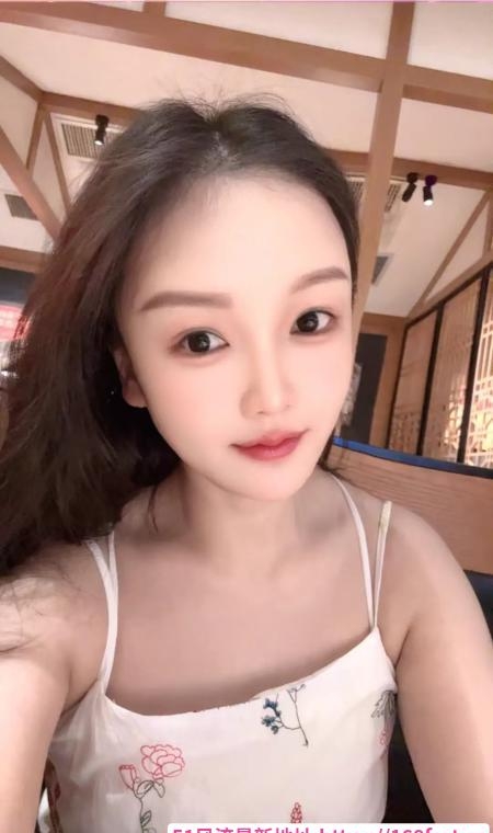 白云女友感楚依 2