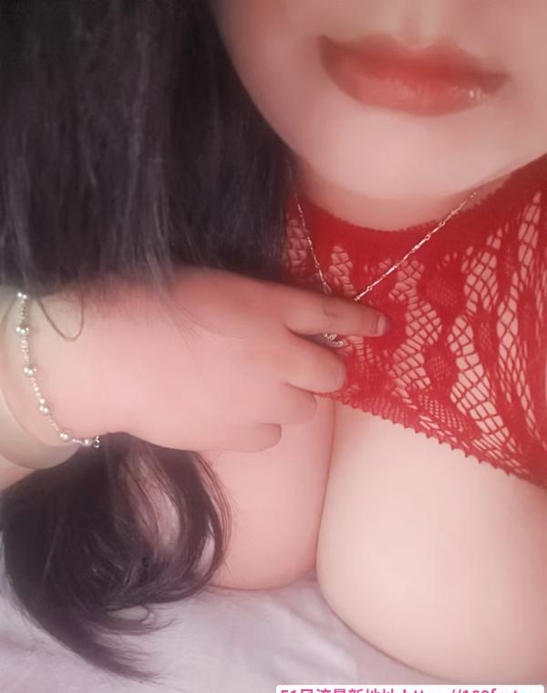 丰满翘臀小姐姐 2