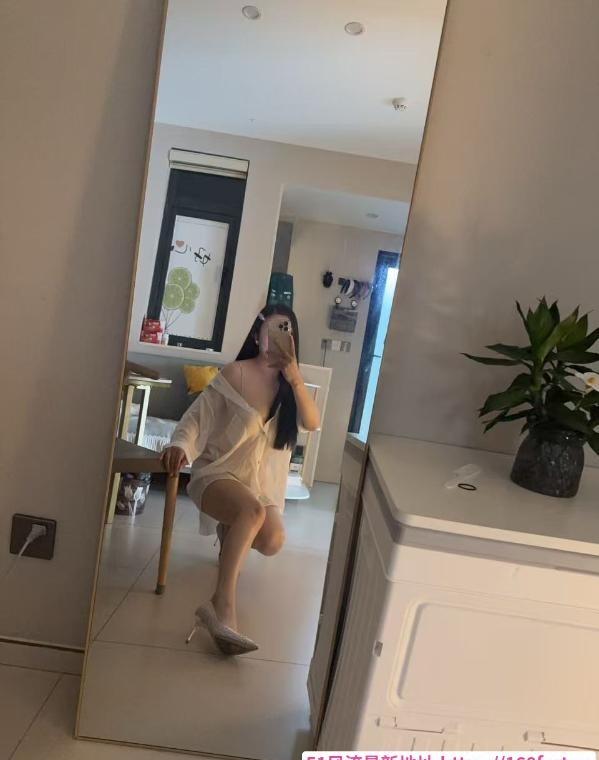白皮御姐身材好 2