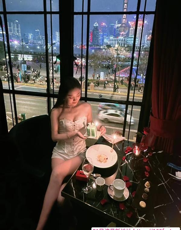 河西蜜桃臀古丽 3