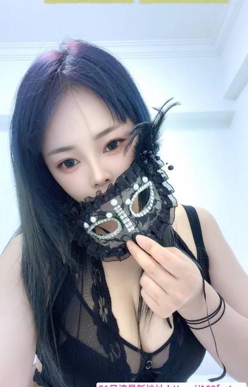 二刷肤白大奶吉吉 3