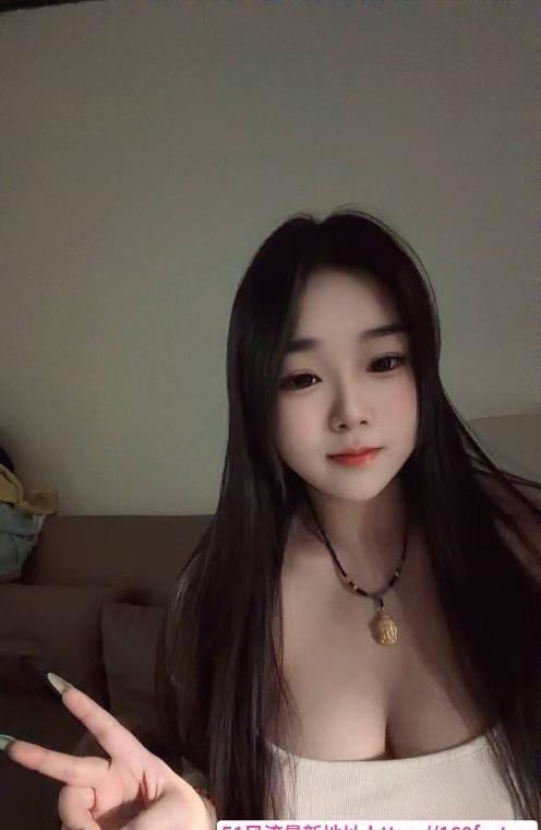 嫩妹逼紧翘臀汁水多 3