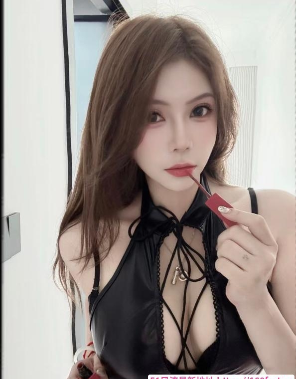 制服大胸小美女 3