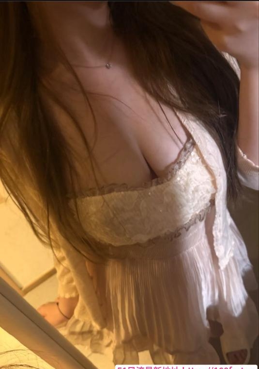 蜜桃臀御姐南汐 3