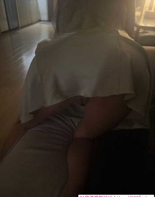 西青骚妇好身材 3
