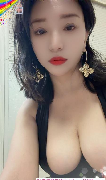 上城戴眼镜的骚妇 3