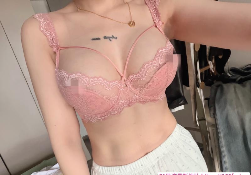 大胸紧致小骚逼 3
