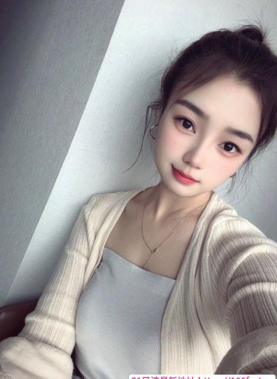 情趣嫩穴白臀小鱼 3