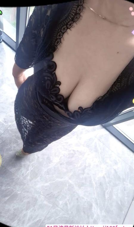 江岸大奶肥臀妞妞 4