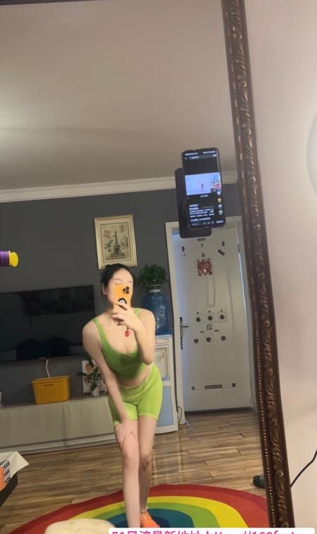 普陀特骚的双飞姐妹花 4