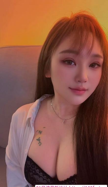 大胸易高潮小甜甜 4