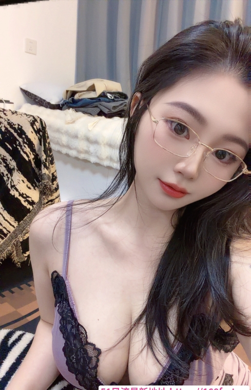 性感萝莉大奶mimi 4
