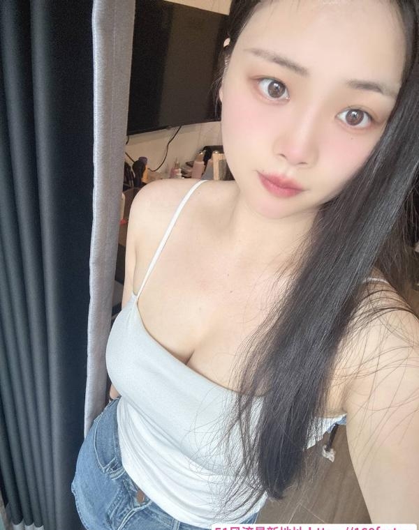 滨江肤白服务系骚妇 4