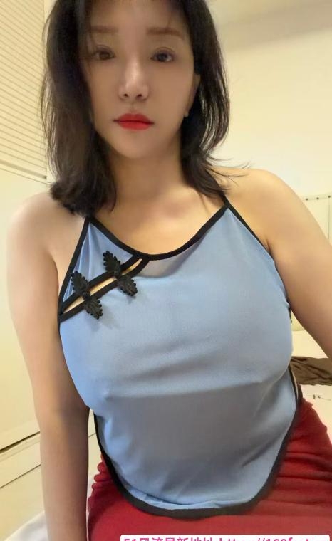上城戴眼镜的骚妇 4