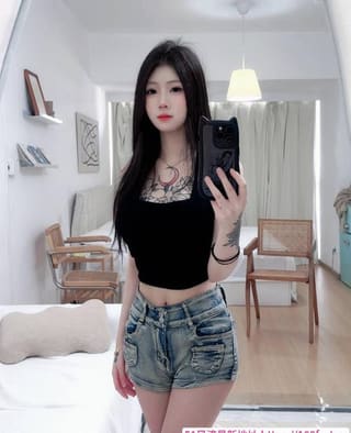 龙华纹身大奶靓妹