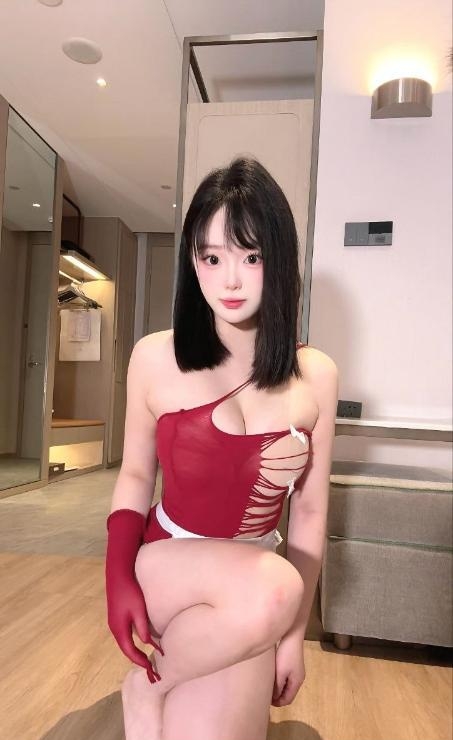 性感大胸翘臀七七 1