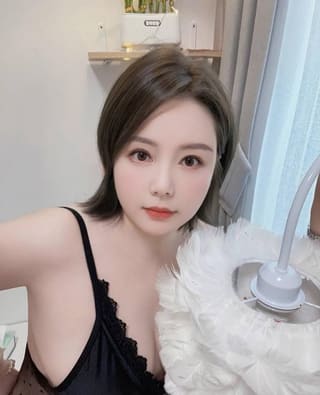 大胸服务系短发妹子