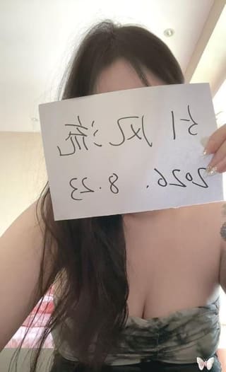 年轻微胖大胸喷水妹