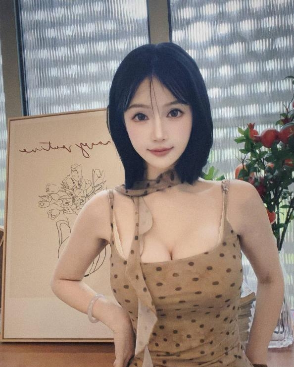 颜值大奶白虎嫩妹UU 1