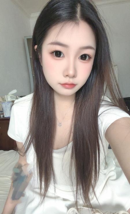徐汇纹身制服大奶美女 1