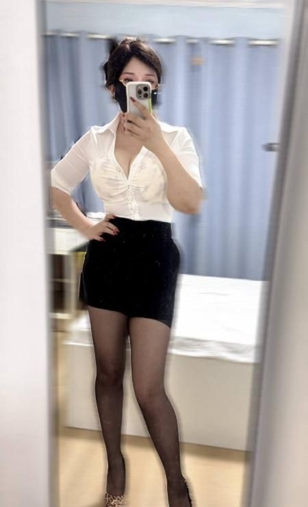 外滩E奶少妇 1