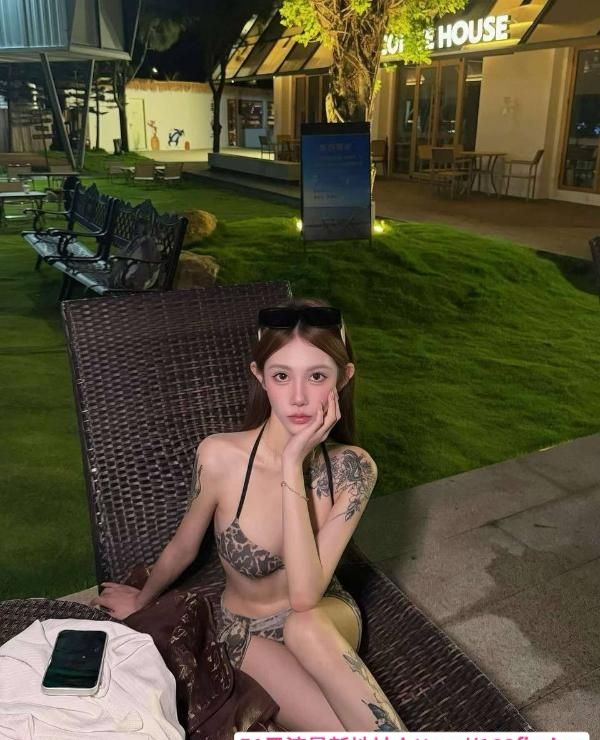 比比会喷水的纹身嫩妹 1