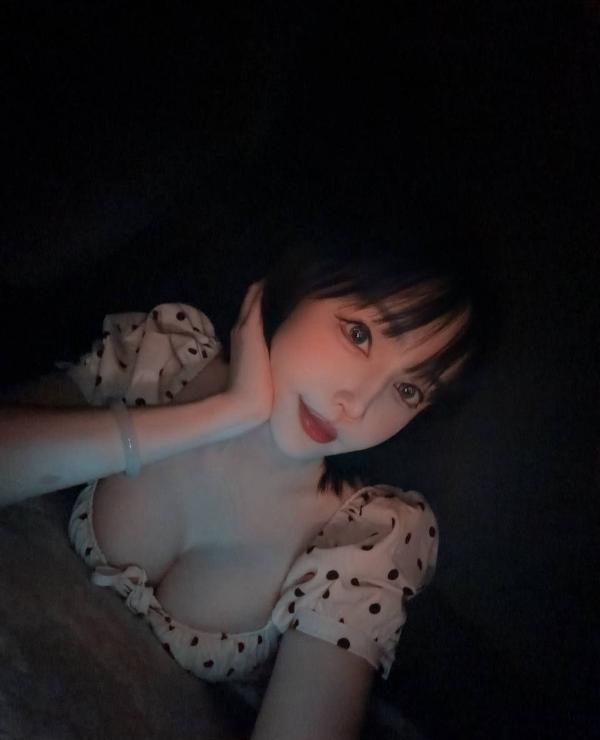 颜值大奶白虎嫩妹UU 2