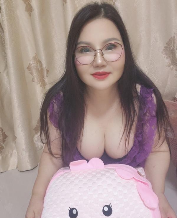 白云大胸服务控少妇 2