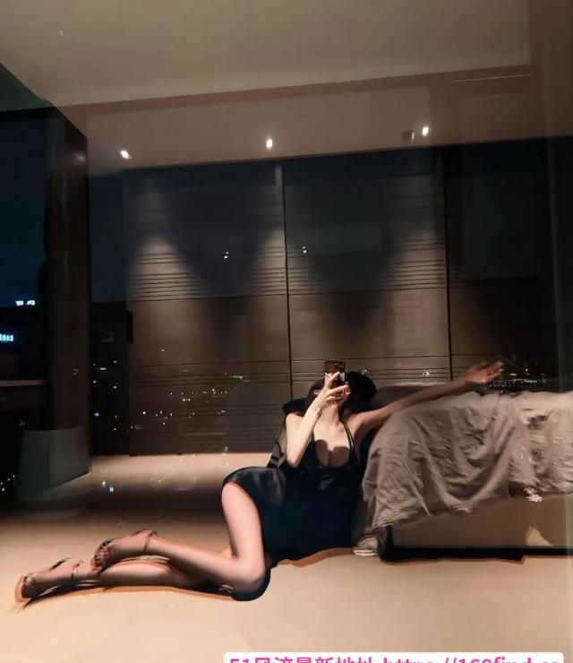 黑丝制服美足御姐cc 2