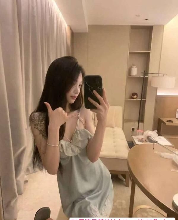 比比会喷水的纹身嫩妹 2