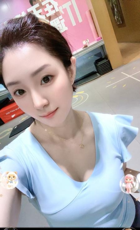 天河性感肥臀姐姐 3