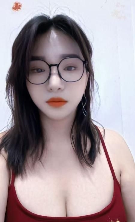 上城戴眼镜的大奶小画 3