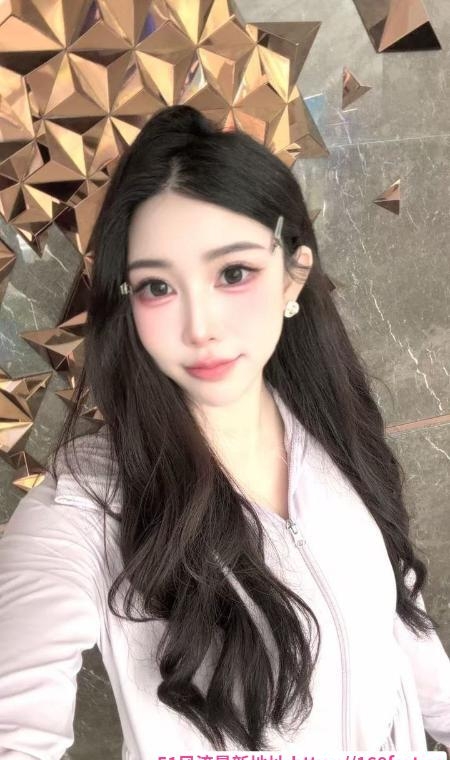 肤白貌美性感美乳老师 4